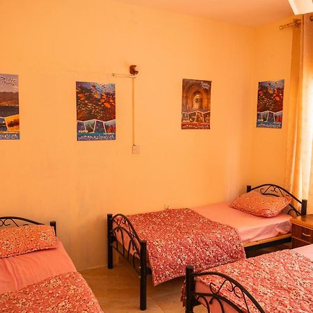 Extra Traveller Vandrarhem Aqaba Exteriör bild