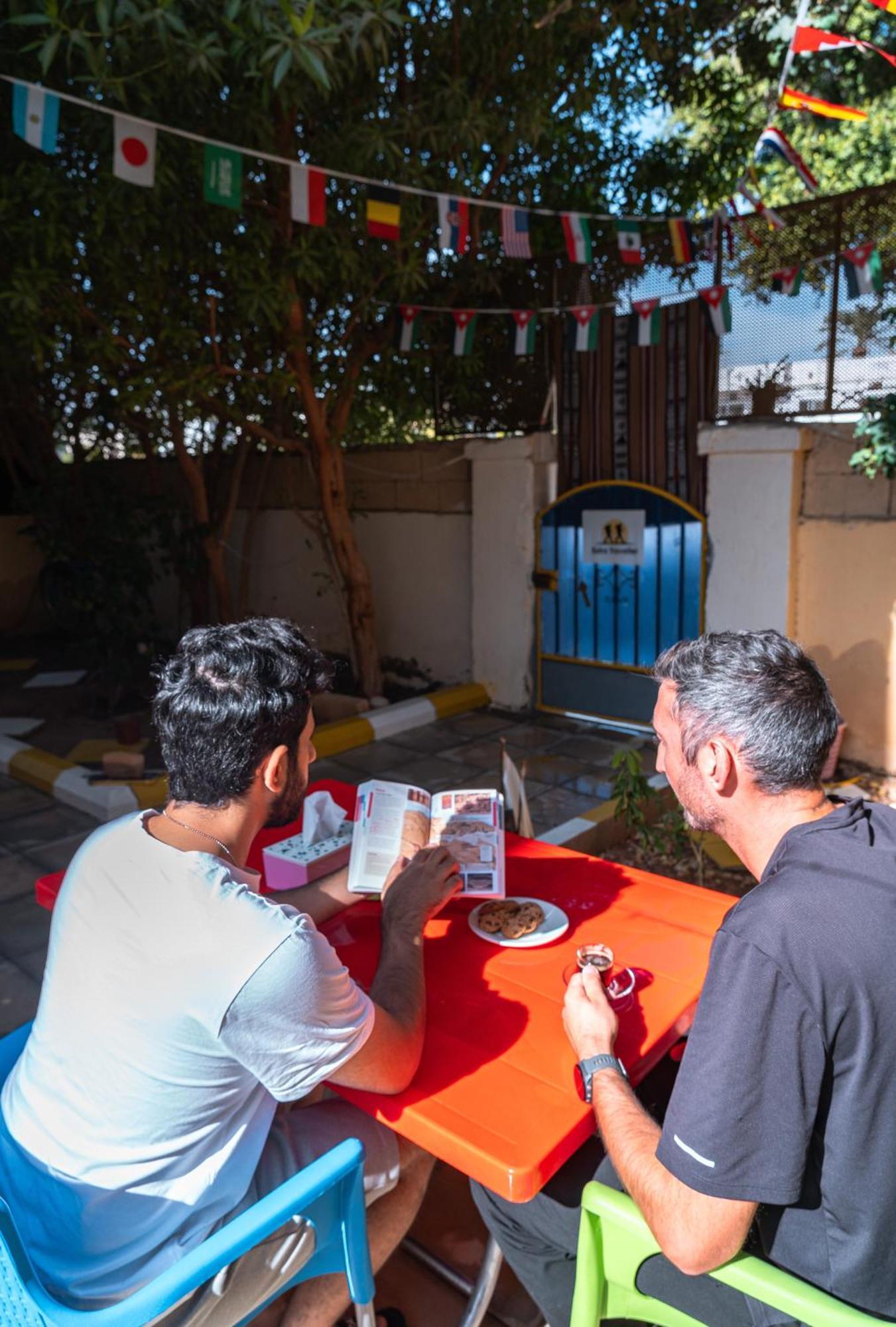 Extra Traveller Vandrarhem Aqaba Exteriör bild